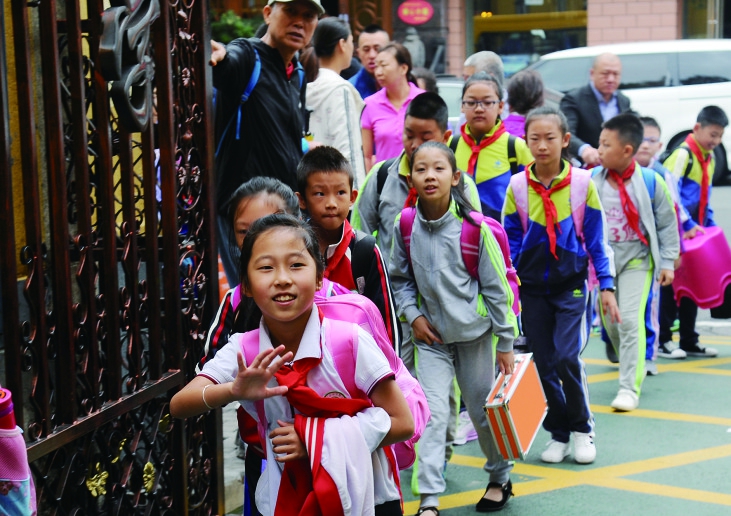 开学首日 冰城主干街路交通压力大