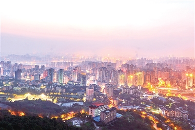 【行游巴渝标题摘要】夜景公园免费开放 站山顶可一览重庆主城五区