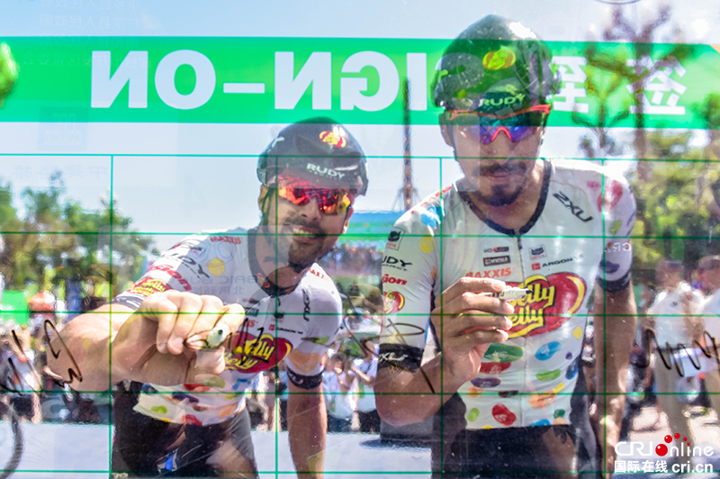 2018“邢臺大峽谷杯”環邢臺國際公路自行車賽第一賽段鳴槍開賽