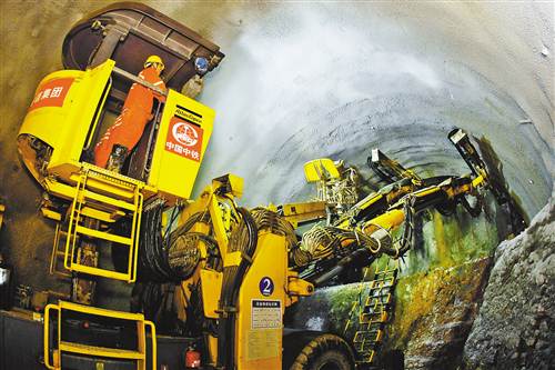 【要聞2】鄭萬高鐵2022年底建成通車 6小時到北京 【要聞2】鄭萬高鐵2022年底建成通車 6小時到北京