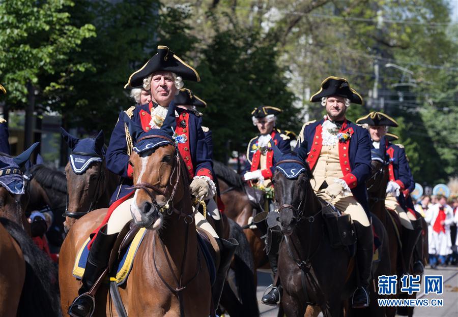 瑞士苏黎世举行送冬节古装游行组图