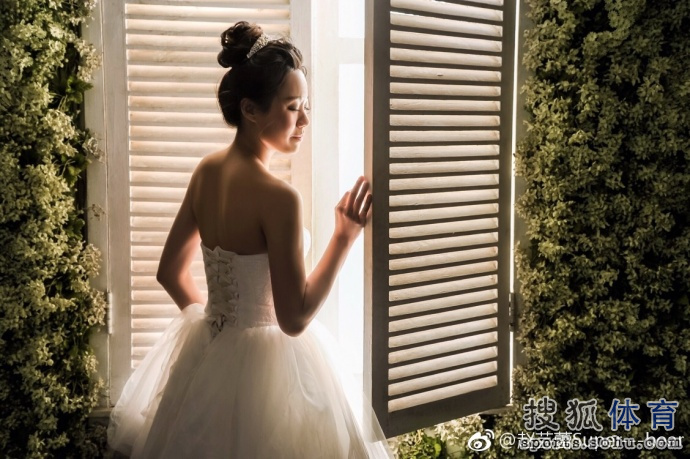 組圖：趙雲蕾微博曬婚紗寫真照 粉絲：要結婚？