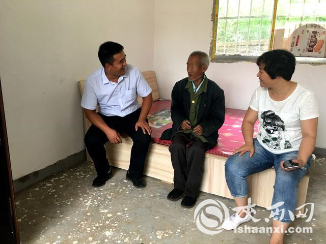 【攻坚路上党支部】临潼区门岩村“党建+”助力村出列户脱贫