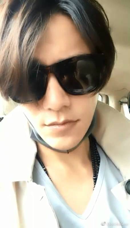 陳坤多角度素顏直播 引粉絲“截屏”存圖