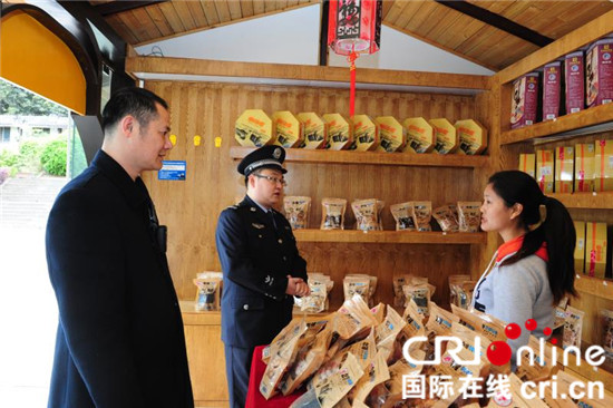 已過審【山城故事】重慶奉節民警許定彬：用“心”服務景區群眾