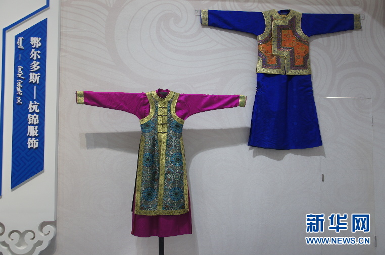內蒙古“草原文化遺産保護日”展現蒙古族服飾魅力