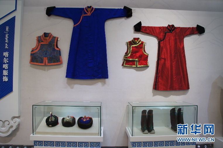 內蒙古“草原文化遺産保護日”展現蒙古族服飾魅力