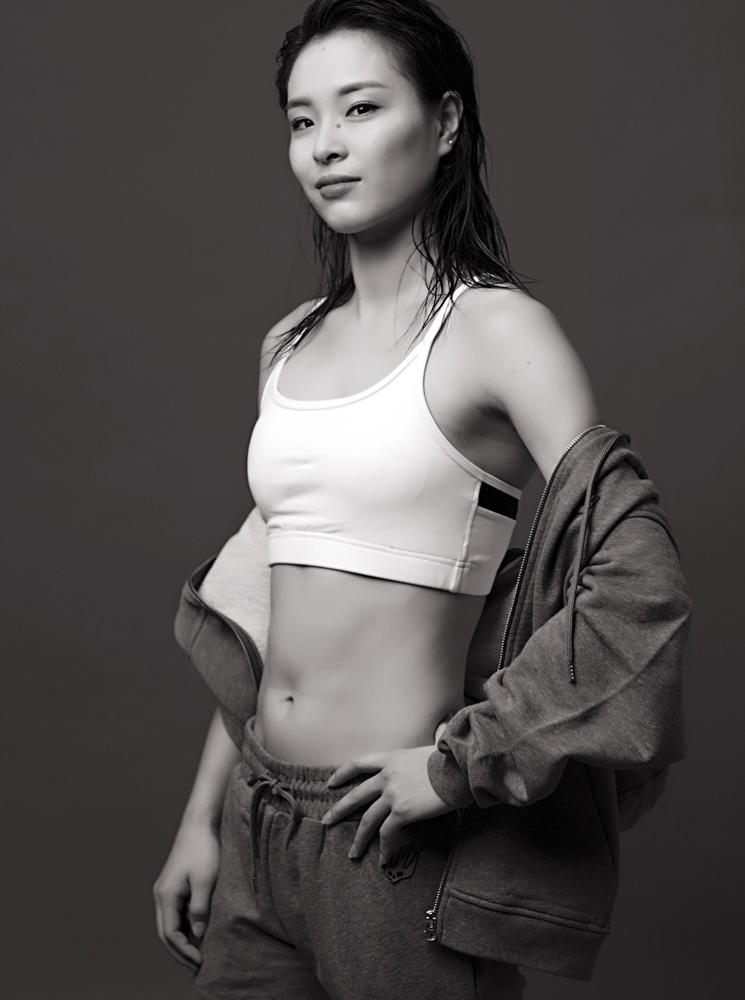 吴敏霞黑白写真霸气十足网友帅裂屏