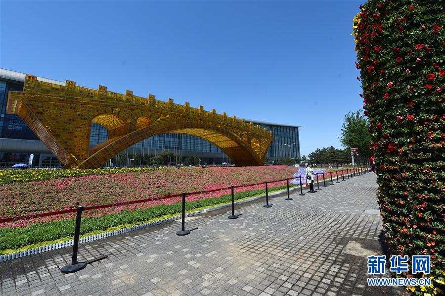 北京：“丝路金桥”亮相奥林匹克公园