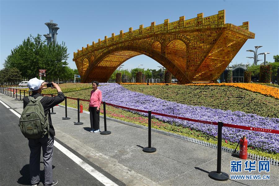 北京：“丝路金桥”亮相奥林匹克公园