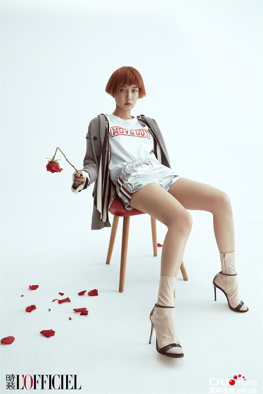 王珞丹登时装封面酷帅风诠释随性洒脱魅力