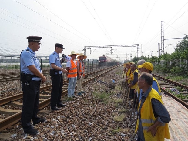 上海铁警全面排查沪通铁路施工现场安全隐患