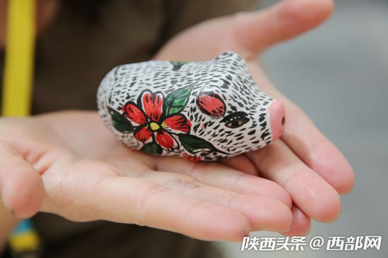 80后陕北婆姨做失传泥马马 靠非遗养不了家还得打零工