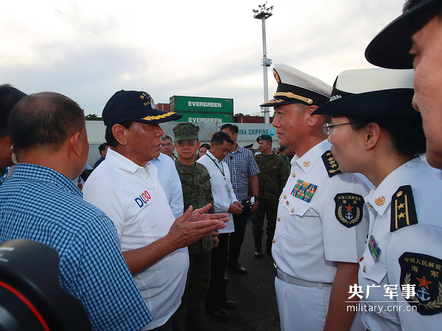 菲总统杜特尔特参观中国海军远航访问编队长春舰