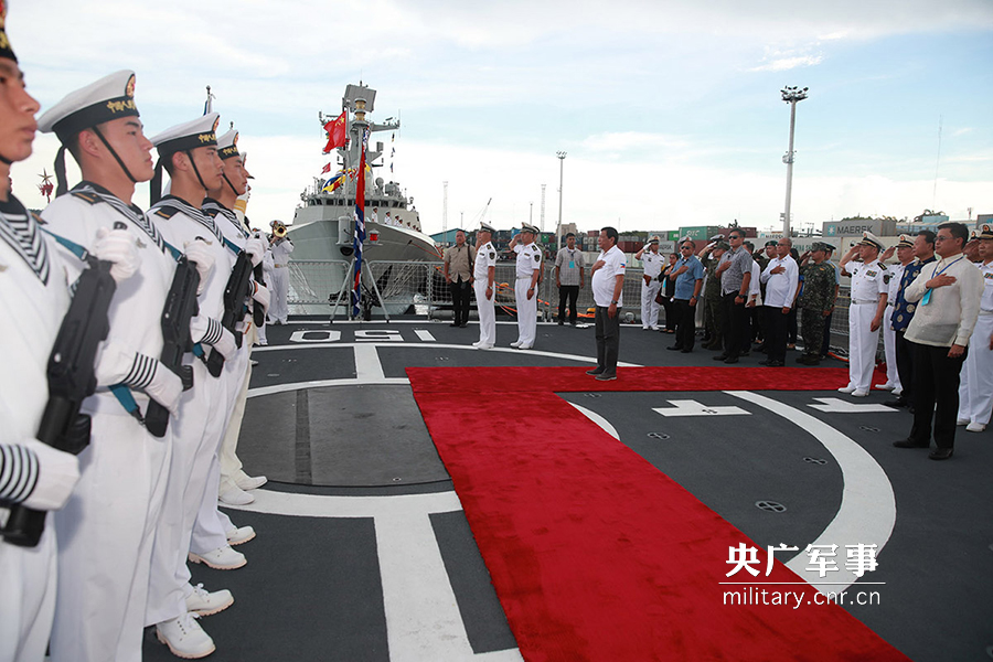 菲总统杜特尔特参观中国海军远航访问编队长春舰