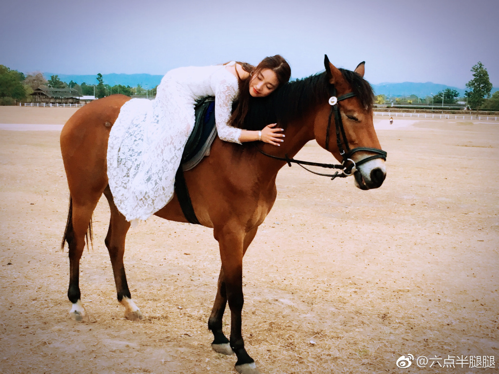 90后艺人腿腿在医院被陌生人捅死 只因一句话