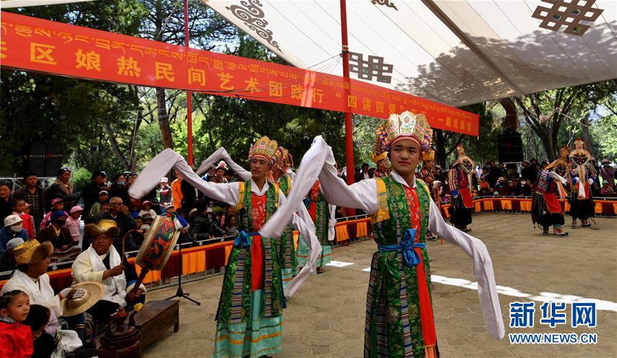 西藏：罗布林卡看藏戏