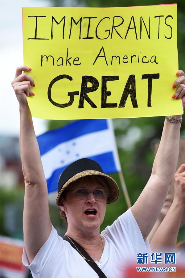 美国各地民众举行劳动节游行