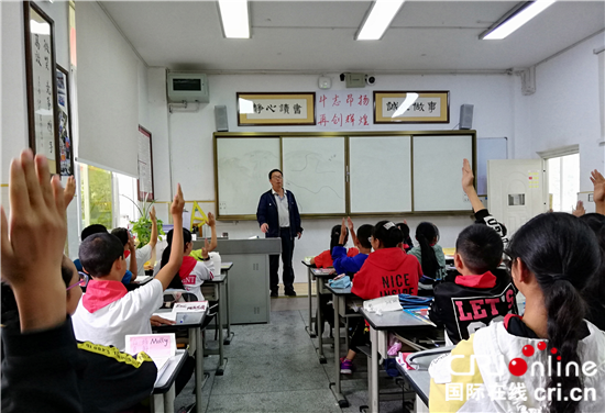 甘孜州丹巴县中学校高级教师郭元杰传道授业谆谆师者