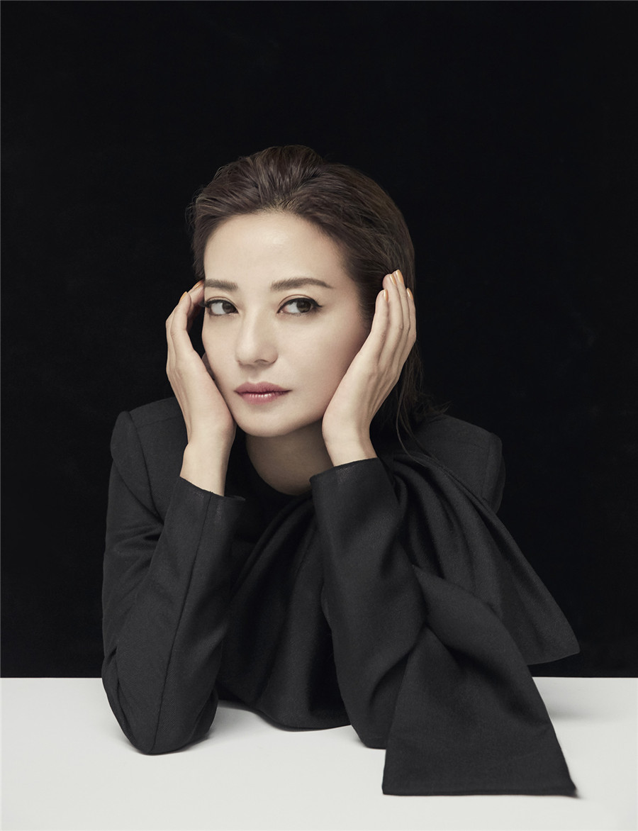 赵薇登时尚杂志封面 简约质感优雅至极