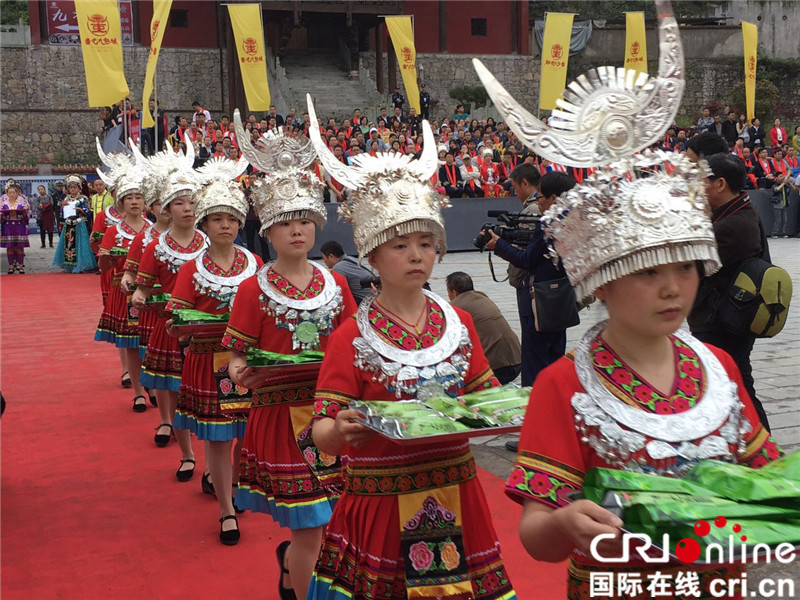 已过审【焦点图】百家网络媒体看彭水 九黎城中祭蚩尤体验苗族礼仪