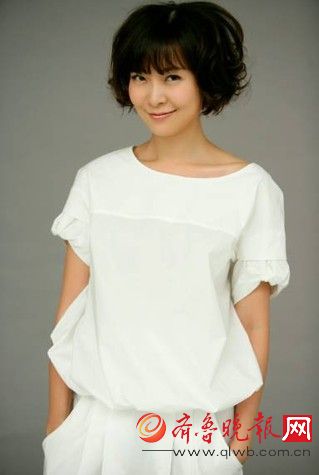 抢钱妹";1994年,22岁的她凭借自己,大胆,不拘一格,生动鲜活的主持风格