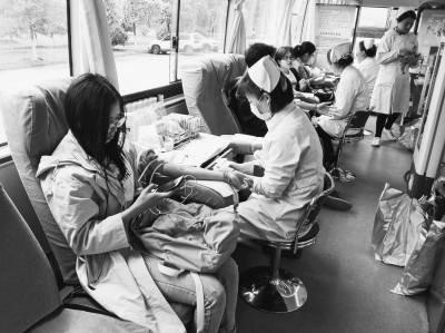 （教育图文）中国药科大学逾千名大学生无偿献血奉献爱心