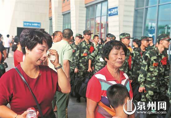 泉州欢送2018年度新兵入伍 2000余名新兵奔赴祖国各地