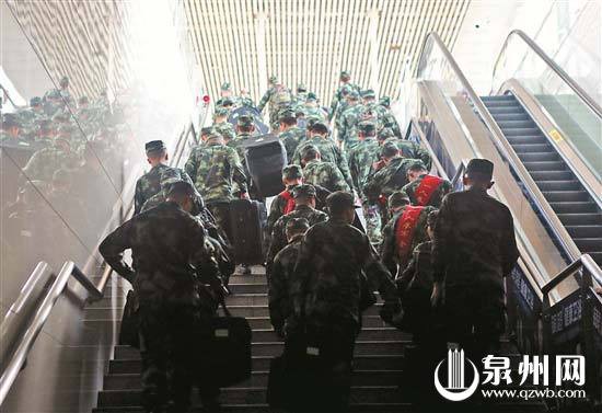 泉州欢送2018年度新兵入伍 2000余名新兵奔赴祖国各地