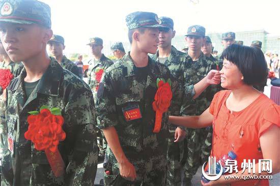 泉州欢送2018年度新兵入伍 2000余名新兵奔赴祖国各地