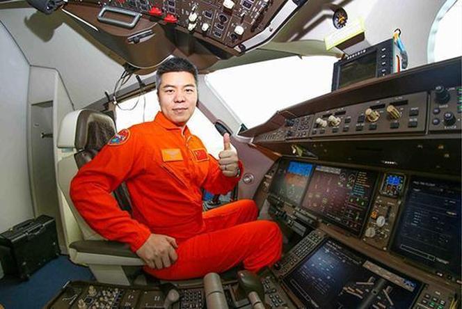 計劃執行C919首飛任務的是機長蔡俊