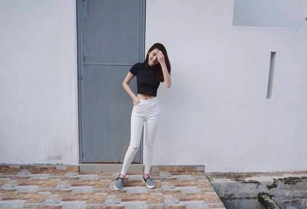 90后马来西亚女孩体型优美 纯纯样子惹人喜爱(图)