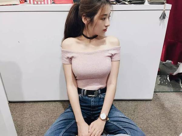 90后马来西亚女孩体型优美 纯纯样子惹人喜爱(图)