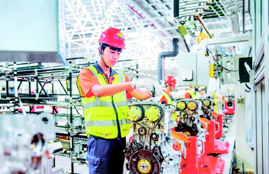 （要闻、客户端贵州）吉利发动机设备调试