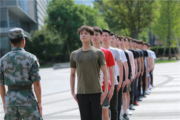 上芭演員苦練軍姿 踏上紅色之旅 只為淬煉“閃閃的紅星”