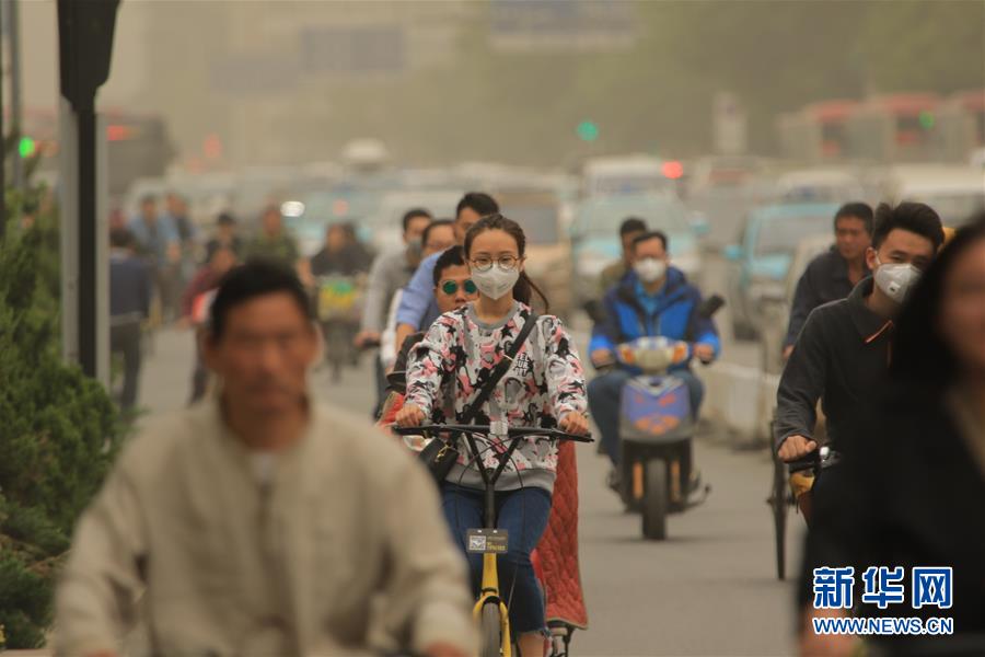 北方地区迎来大风沙尘天气(组图)