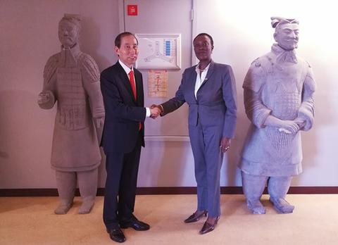 龍宇翔與布隆迪駐聯合國教科文組織大使座談