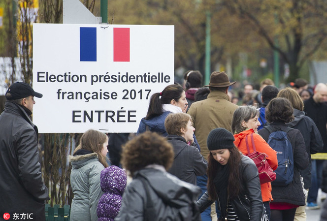 当地时间2017年5月6日，加拿大蒙特利尔，法国大选第二轮投票，在加拿大公民排队参加投票。
