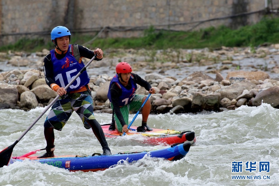 中国首届激流皮划艇和SUP桨板锦标赛贵州开赛