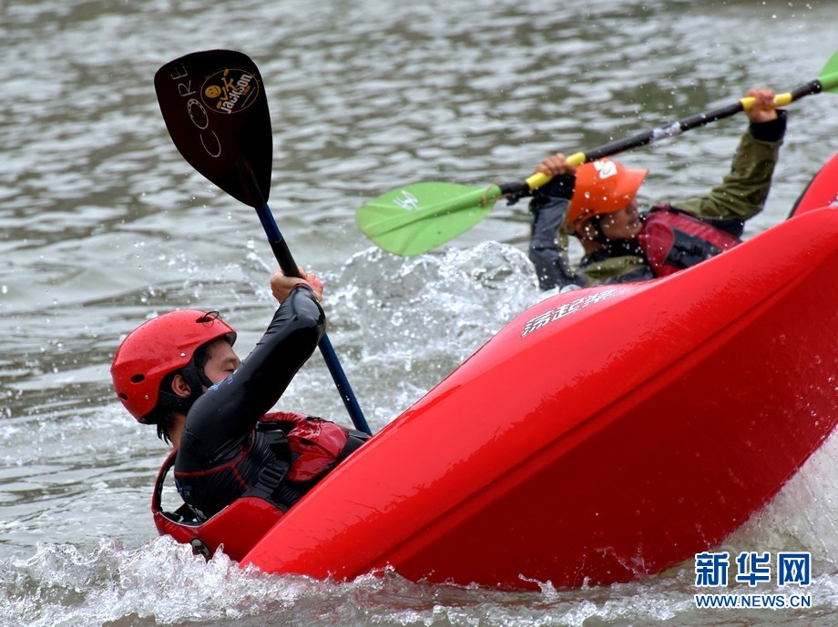 中国首届激流皮划艇和SUP桨板锦标赛贵州开赛