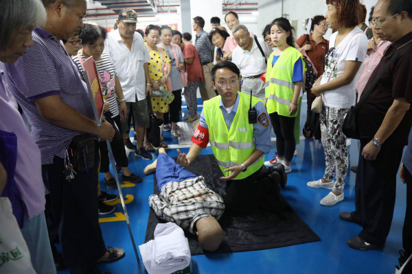 上海170万名市民师生参加防空疏散演练
