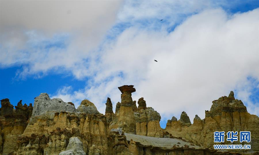 西藏阿里：鲜为人知的“五彩土林”