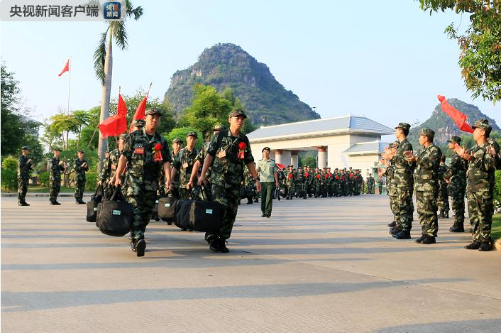 让我们跟随新兵的步伐,来到武警广西总队某新训团,听听入营三五天的