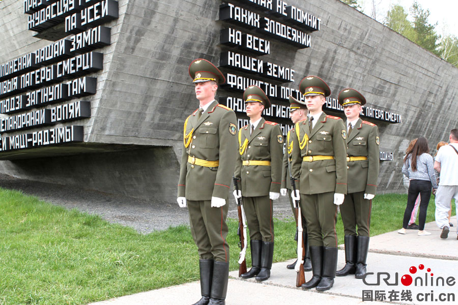 世界反法西斯战争纪念日:"哈丁村钟声"警醒世人不忘历史-国际在线