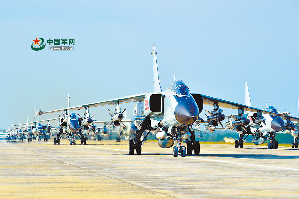 近极限气象条件下"飞豹"演练掠海突袭(组图)