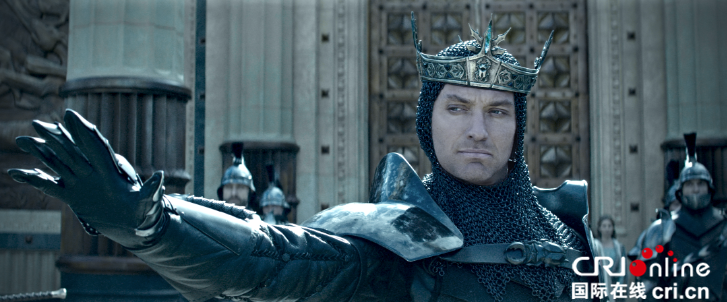 《亞瑟王》預售開啟 裘德洛查理喊你來看最爽魔幻