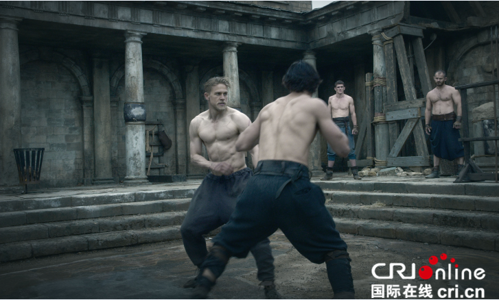 《亞瑟王》預售開啟 裘德洛查理喊你來看最爽魔幻