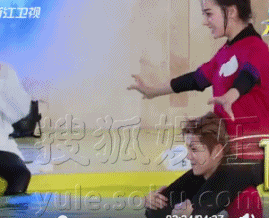 真相在此！鹿晗背熱巴撕名牌替身竟是鄧超