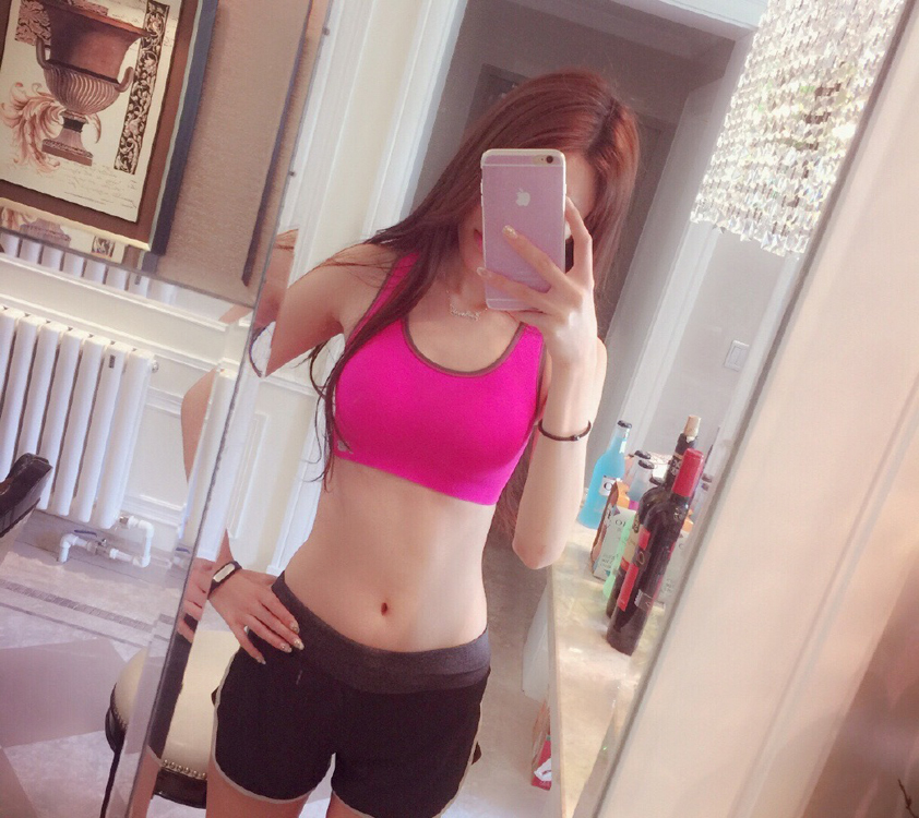 郭艾伦模特女友曝光 长腿翘臀身材火辣