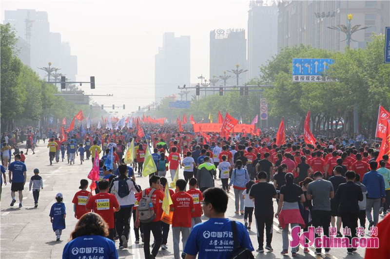 2017黄河口国际马拉松赛在东营精彩开赛